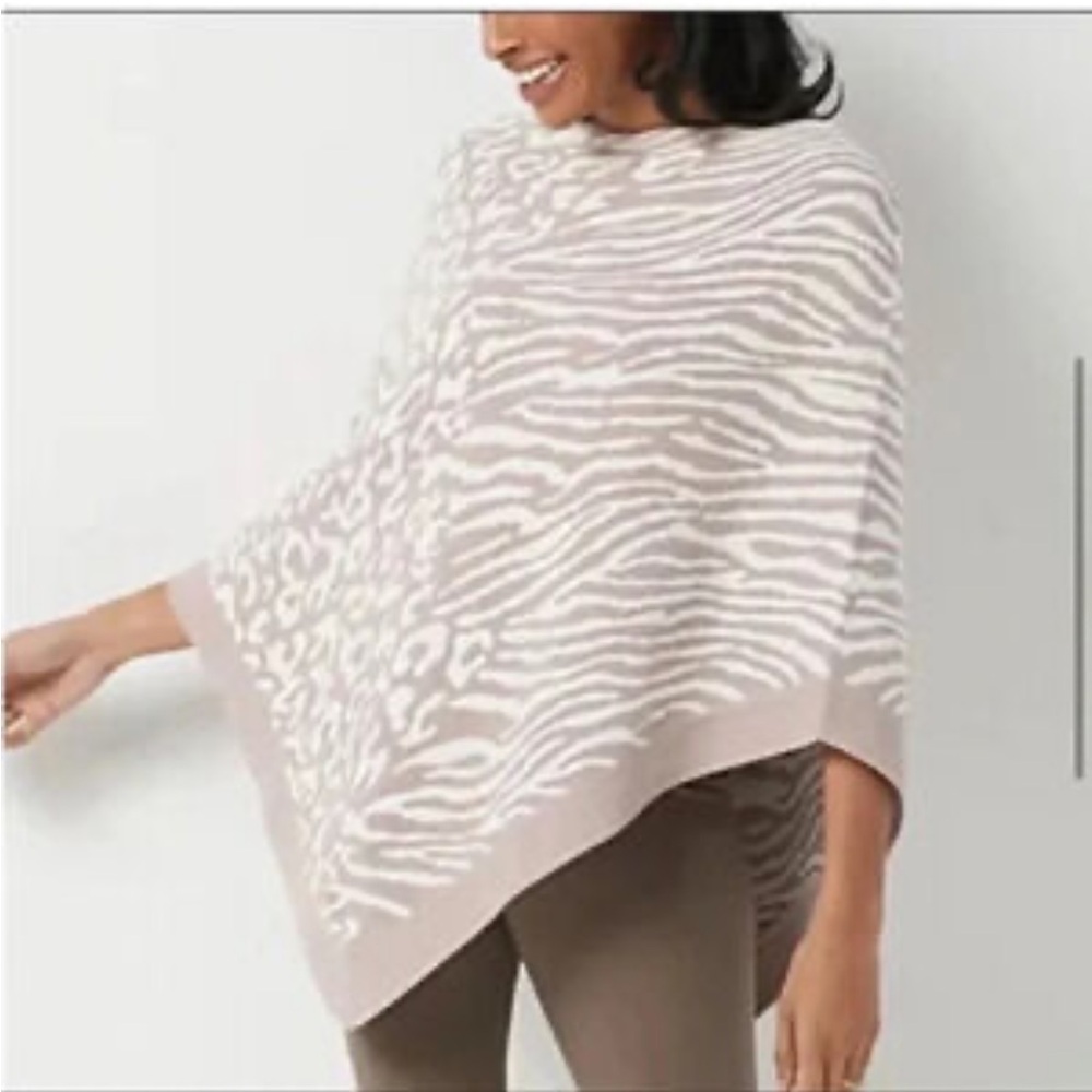 Barefoot Dreams NWT CozyChic Ultra Lite Ocean Breeze Faded Rose Poncho Animal